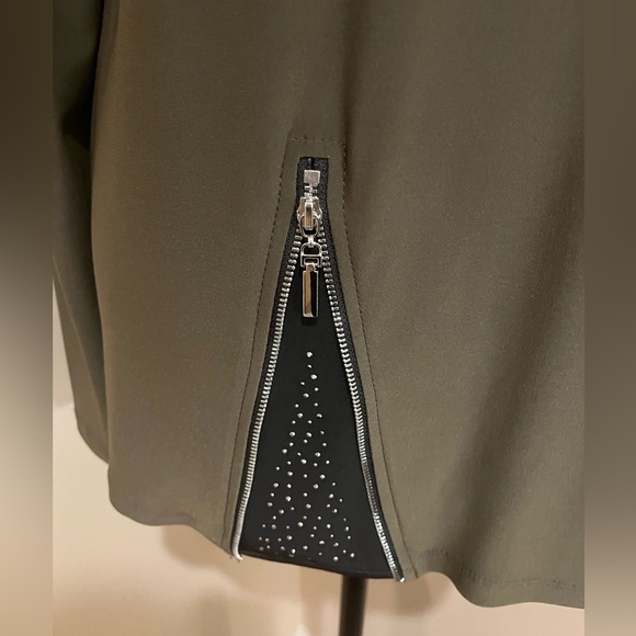 Joseph Ribkoff Safari Top Style 194119, size 12 - Picture 3 of 9